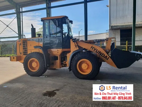 Bàn giao cho thuê xe xúc lật đa năng Hyundai HL730-9S GẦU 1.8 KHỐI