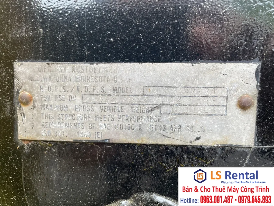 Bàn giao cho thuê xe xúc lật đa năng Mustang 930A - Skid Steer Loaders