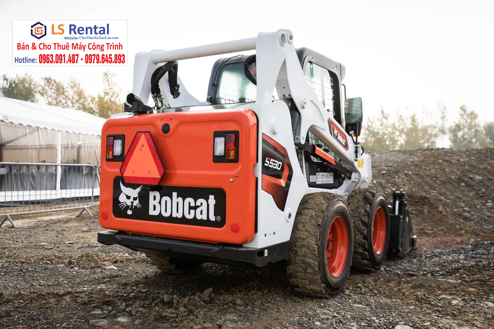 Bàn giao cho thuê xe xúc lật đa năng Bobcat S530 ở Lào Cai