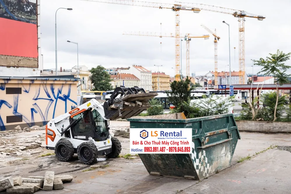LS Rental  Bàn giao xe xúc lật đa năng Bobcat S550 ở tỉnh Lào Cai